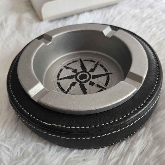 Marlboro Zippo Compass Lighter and Leather and Metal Ashtray Set NIB/NWT - Picture 5 of 16